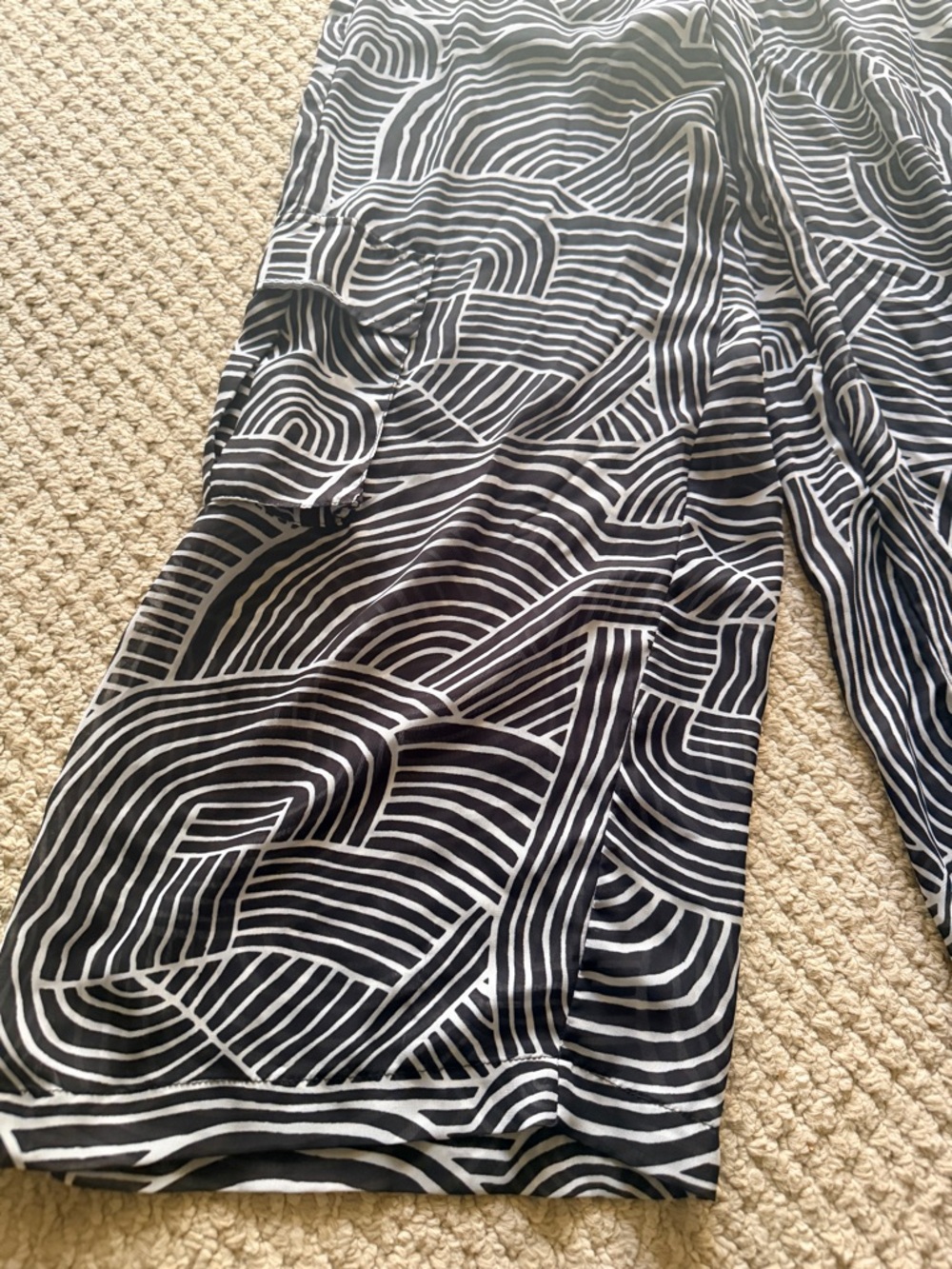 AKIRA Never Ending Hills Wide Leg Cargo Pants SIZE: SMALL - Picture 10 of 15